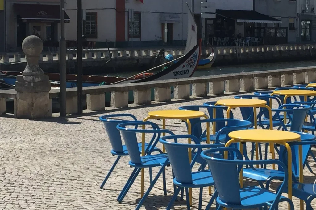 5008 Blue chairs and 5028 round yellow tables