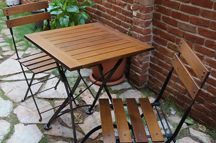 Madeleine Bistro Chairs with European Chestnut Folding Table